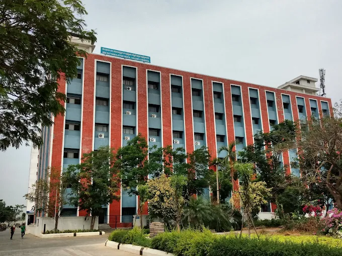 SRM Kattankulathur Dental College and Hospital - Gallery Image 3